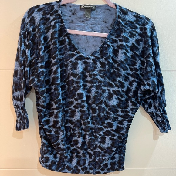 Pullover - Picture 1 of 1